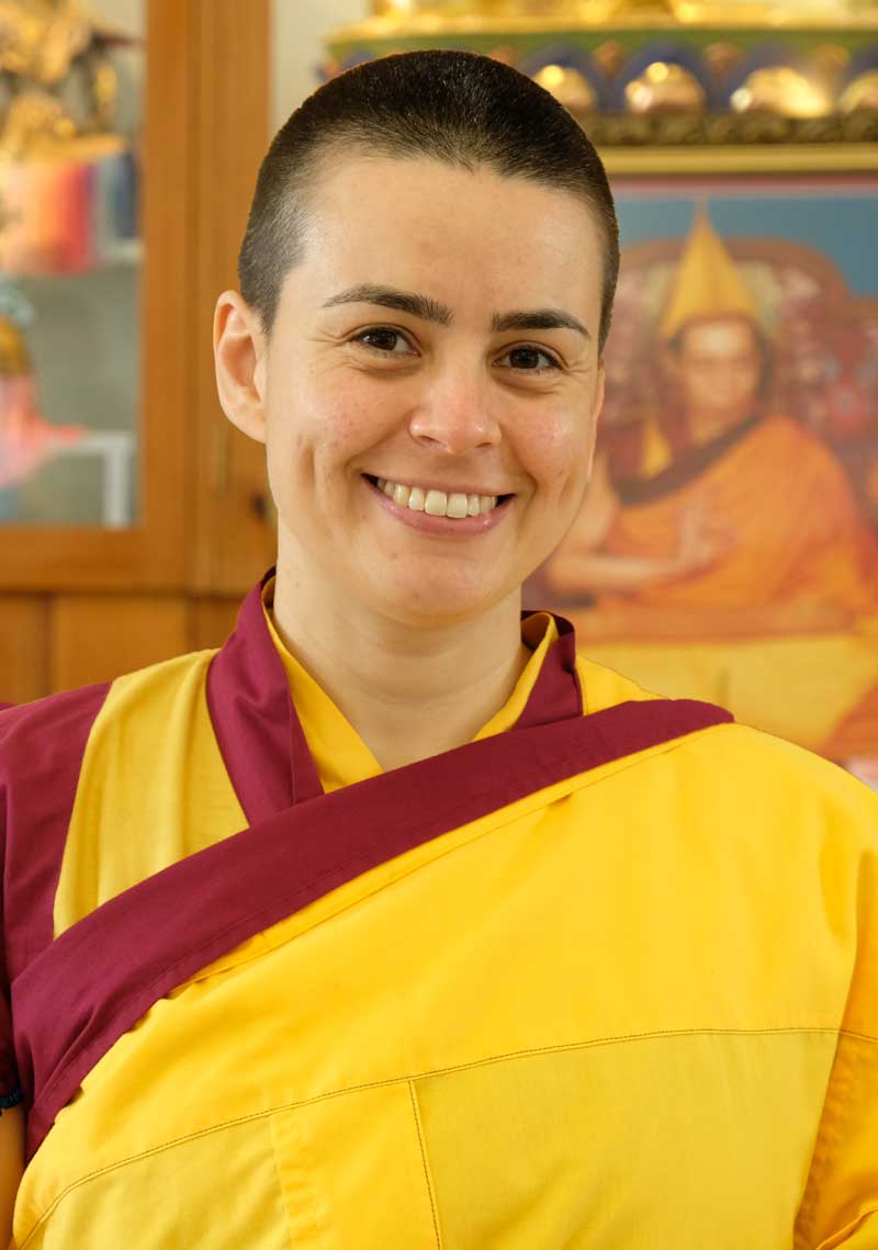 Fotografia da monja Kelsang Delam.